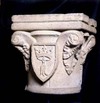 capitello con stemma