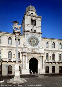 the clok tower in piazza dei Signori