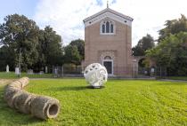Un'opera della mostra dello scultore Gianfranco Meggiato