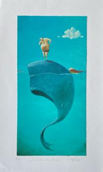 un omo in piedi su una balena