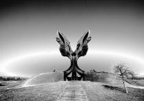 JASENOVAC 1945 / SREBRENICA 1995-Bruno Maran-Jasenovac