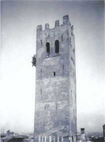 2 torre con merlatura