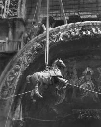 Venezia. Un cavallo marciano durante la discesa, 27 maggio 1915