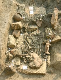 tomba del bimbo al momento dello scavo
