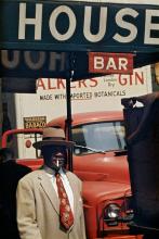 Una delle opere della mostra "Saul Leiter. Una finestra punteggiata di gocce di pioggia ©Saul Leiter Foundation"
