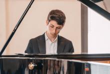 Il pianista Alessandro Artese