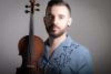 Una foto del violinista Alessandro Mele