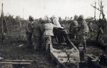 Batteria italiana in azione sul fronte del Piave, primavera 1918. Archivio Fotografico Museo della Terza Armata