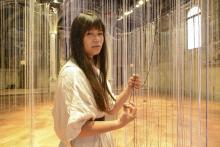 L'artista Dao Thi Mi Linh all'interno dell'installazione "Mầm. Intrecci gentili" all'Oratorio San Rocco di Padova L'artista Dao Thi Mi Linh all'interno dell'installazione "Mầm. Intrecci gentili" all'Oratorio San Rocco di Padova