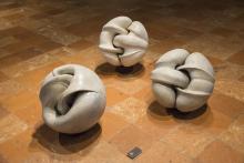 Le opere "Sfera" esposte nella mostra "Toni Liverani. Ceramica come scultura" all'oratorio di san Rocco a Padova Le opere "Sfera" esposte nella mostra "Toni Liverani. Ceramica come scultura" all'oratorio di san Rocco a Padova