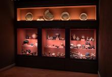 vetrina con materiale etrusco